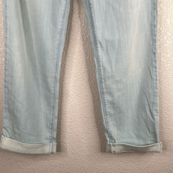 SOLD Design Lab Light Wash Denim Cropped Bryant Park Best Friend Jeans Size 27 - Picture 3 of 8